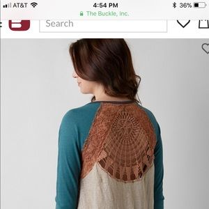 Gimmicks top from the Buckle Large